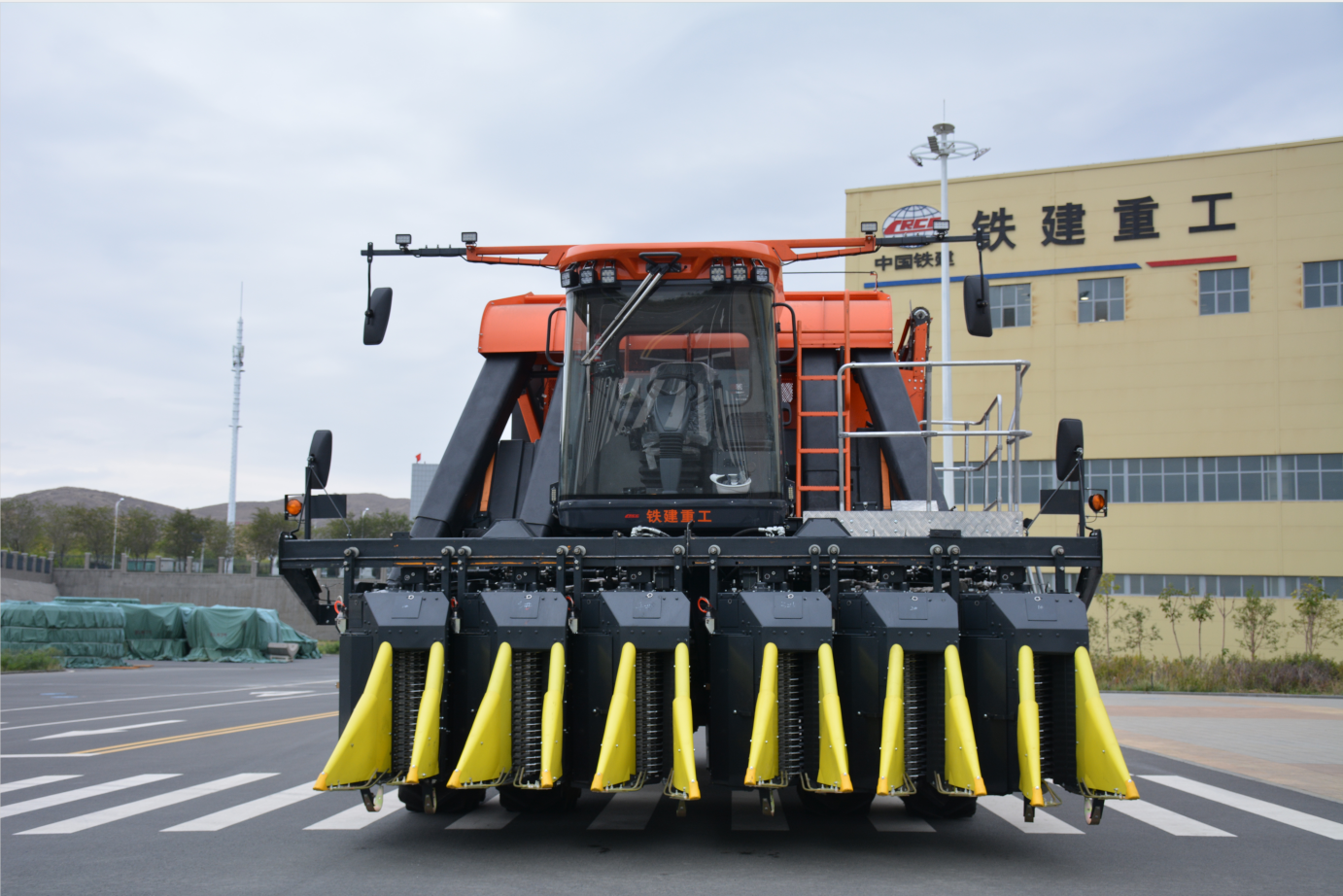 六行智能采棉机